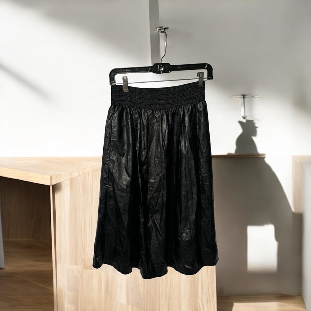 Black A-Line Midi Skirt with Smocked Detail whith packed.